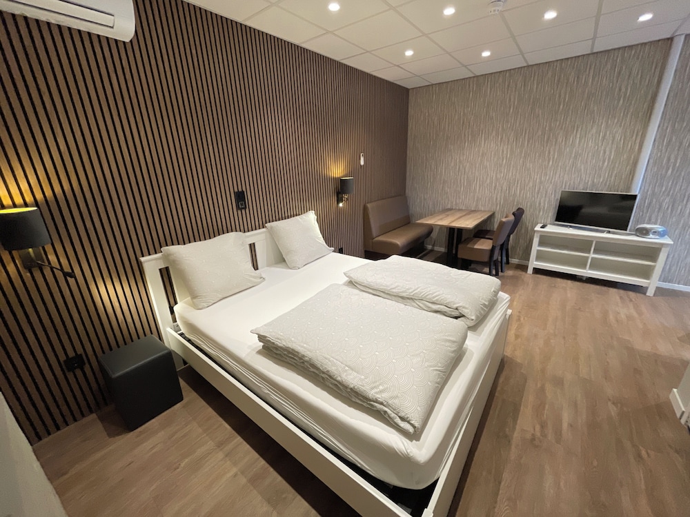 Premium Studio Suite, 1 Bedroom, Terrace, City View photo 2