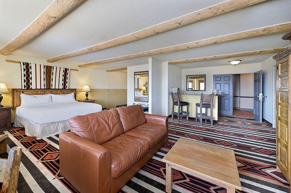 Suite, 1 King Bed (Junior Suite - 1 King Bed)