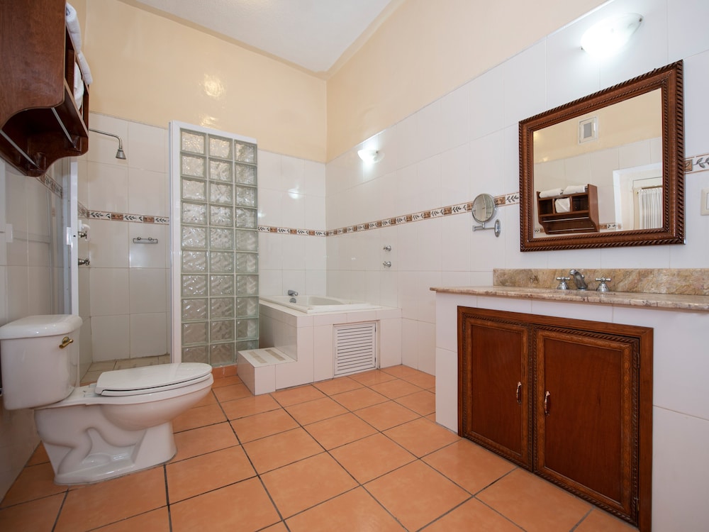 Deluxe Room, Jetted Tub (2 doubles bed) - Photo 3