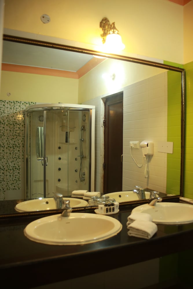 Deluxe Double Or Twin Room photo 2