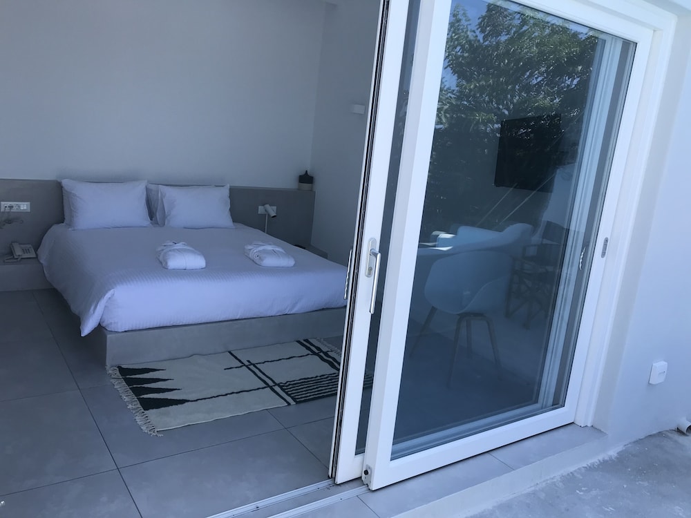 Suite, Pool View (Caldera View) - Photo 15
