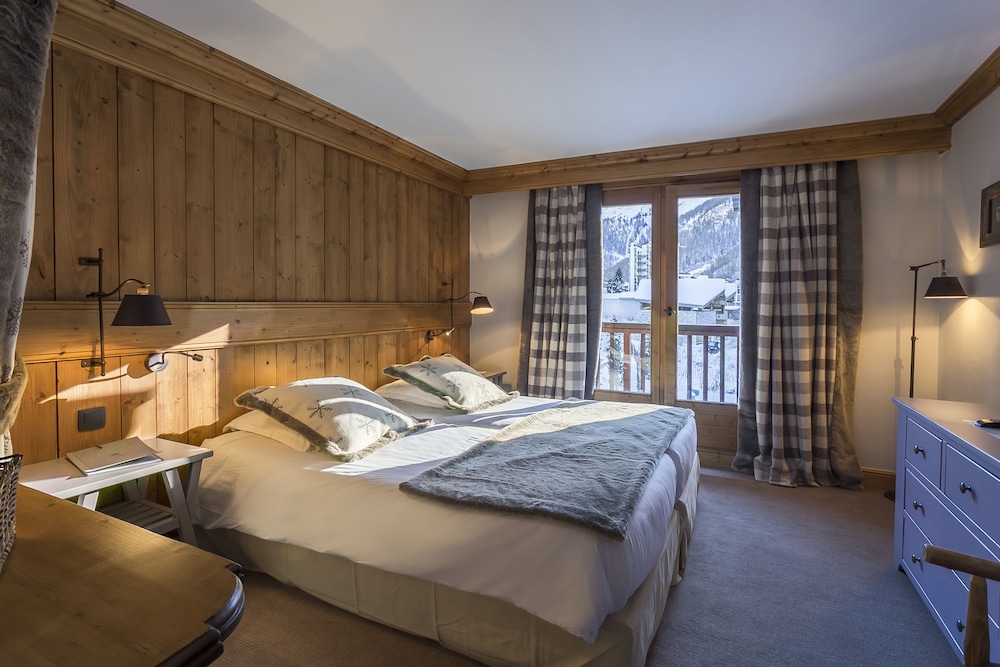 Superior Double or Twin Room photo 2