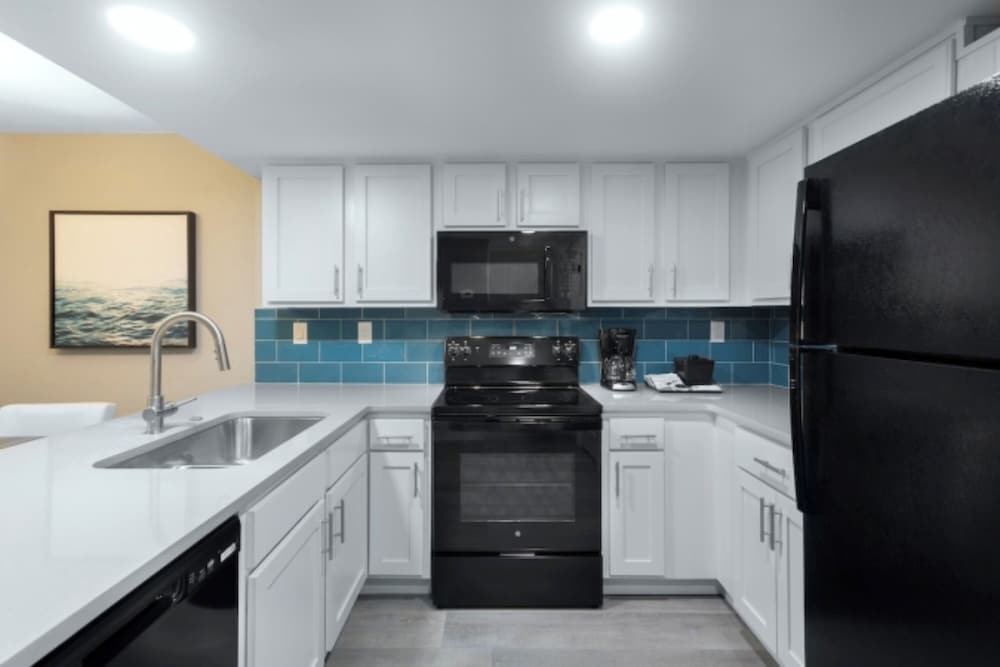 Sailfish Oceanfront Deluxe Two Bedroom Condo - Photo 3