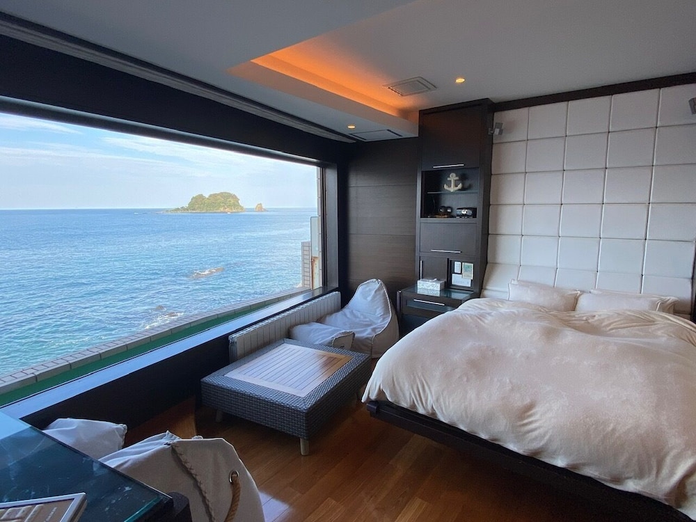 Premium Quadruple Room