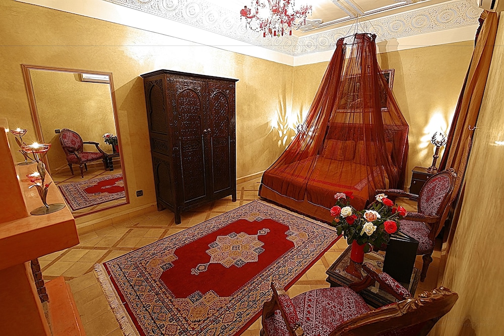 Honeymoon Suite - Photo 1
