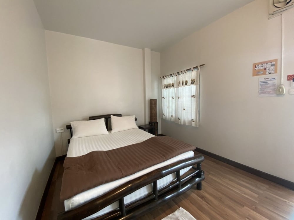 Air-Con Double Shared Bathroom