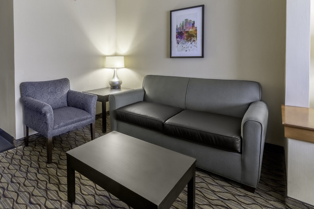 Suite, 1 Bedroom - Photo 3