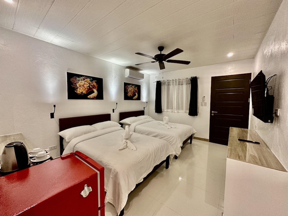 Superior Double Room, 2 Queen Beds photo 2