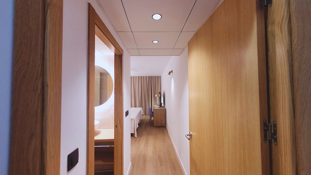 Triple Room (2 Adults and 1 child) - Photo 10