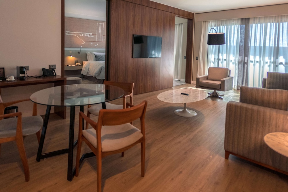 Suite, 1 King Bed - Photo 10