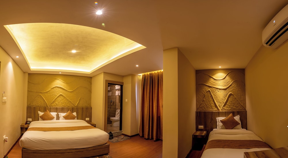 Luxury Triple Room, City View
