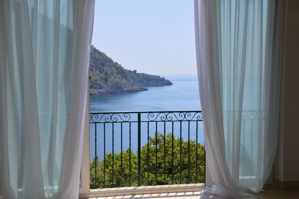 Deluxe Room, 1 Bedroom, Sea View photo 2