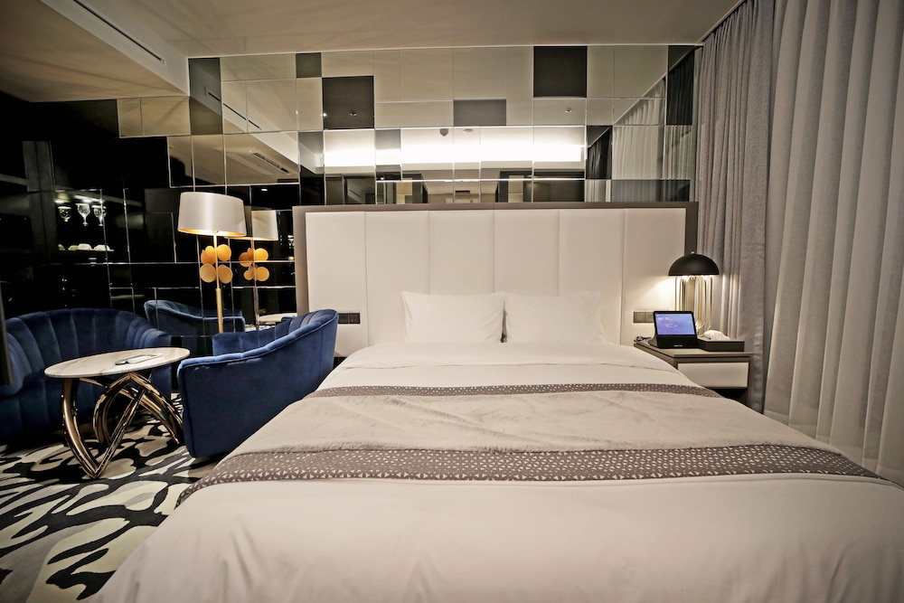 Signature Room photo 3