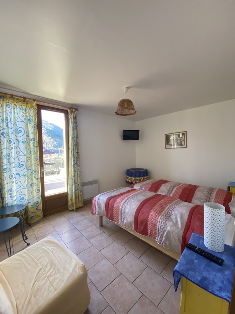 Standard Double Room (3) - Photo 1