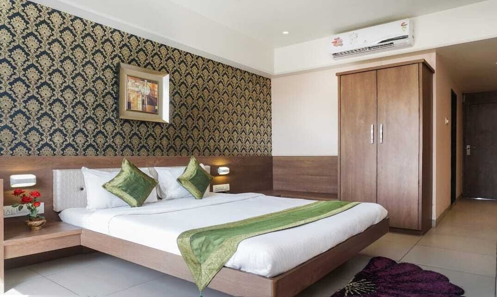 Executive Room - Photo 1
