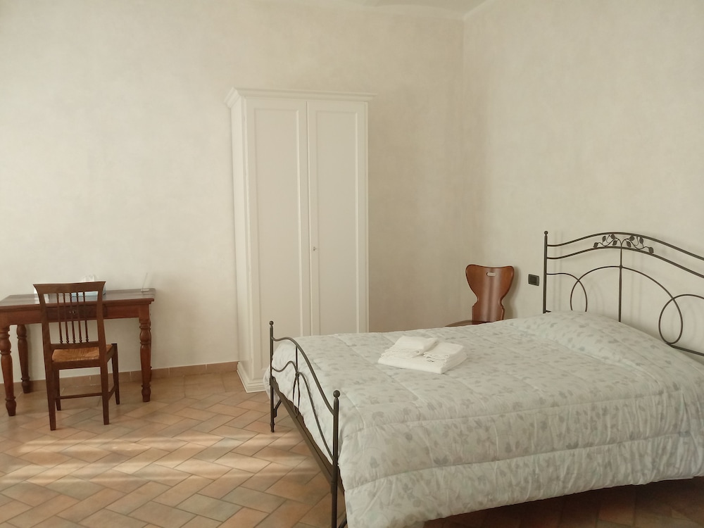 Standard Triple Room, Private Bathroom, Garden View (Acero) photo 1