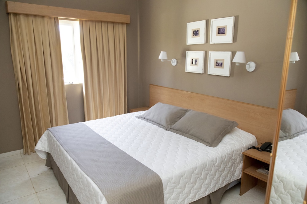 Superior Double or Twin Room, Pool View - Photo 9