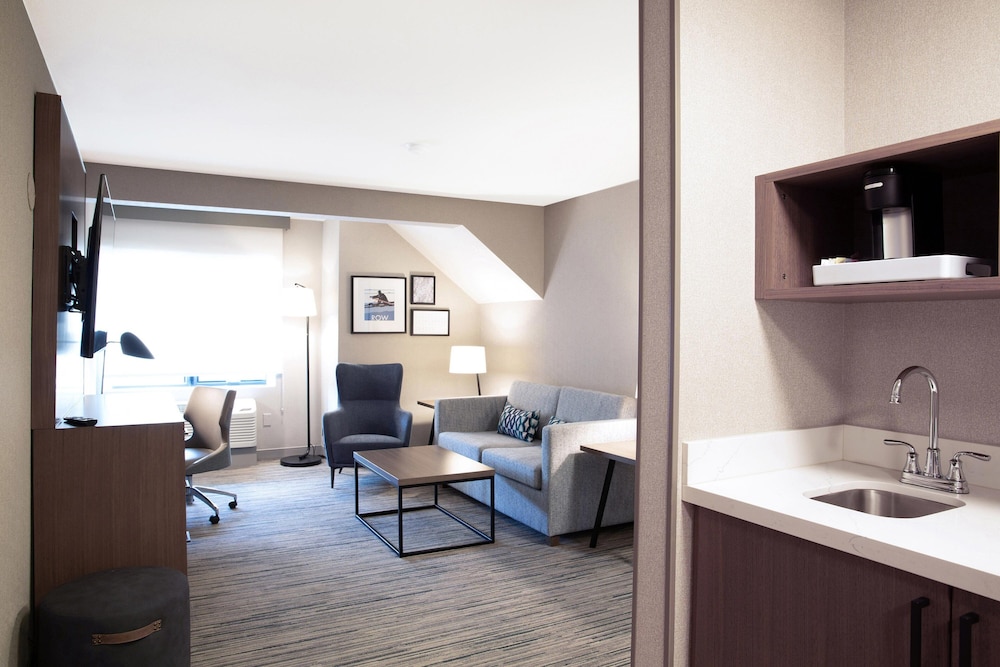 Suite, 1 Bedroom - Photo 4