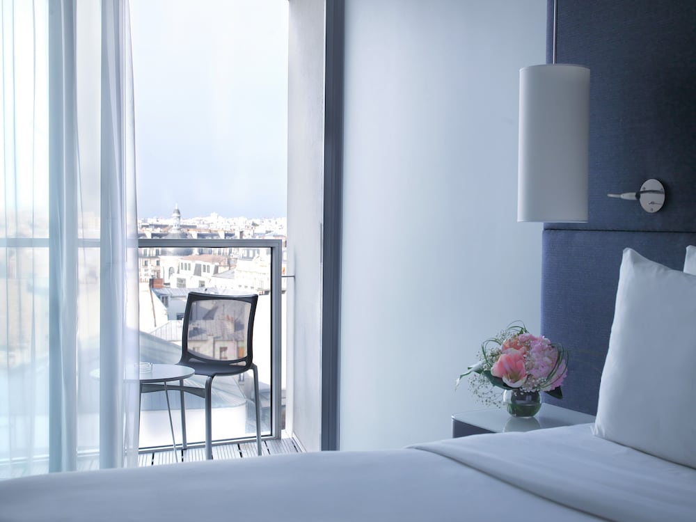 Room, 1 King Bed, Garden View (Balcony)