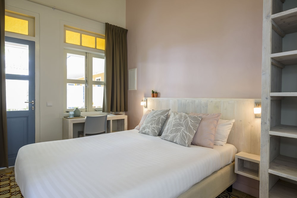 Comfort Room, 1 Queen Bed