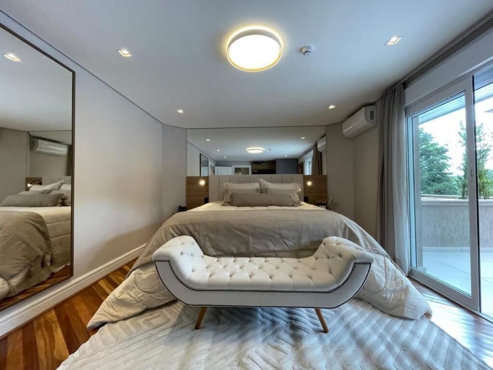 Apartamento Master com Varanda, Vista, Banheira de Hidromassagem e Cama King