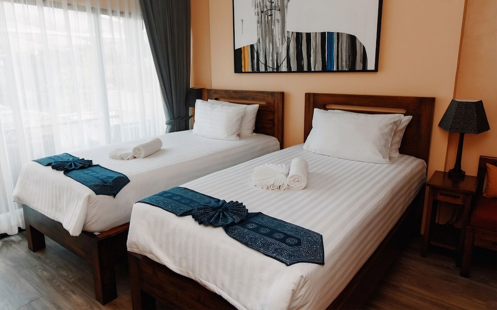 Deluxe Twin Room, Pool Access - Photo 2