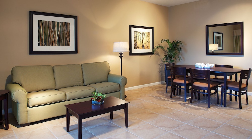 Superior Suite, 3 Bedrooms, Pool View (3 Bathrooms) thumbnail 6