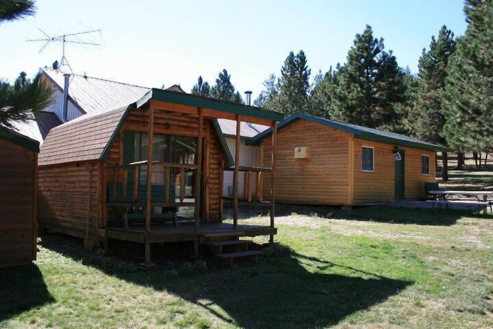 Economy Cabin, 1 Queen Bed, Refrigerator & Microwave (no bathroom in cabin, community bathroom) photo 1