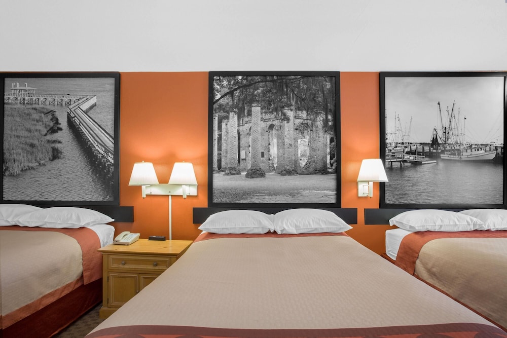 Standard Double Room, Multiple Beds, Smoking photo 1