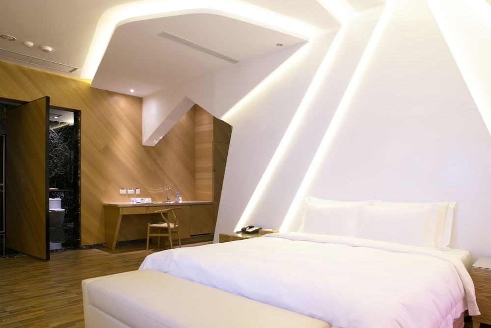 Flagship Suite (Check in time starts from 6pm)