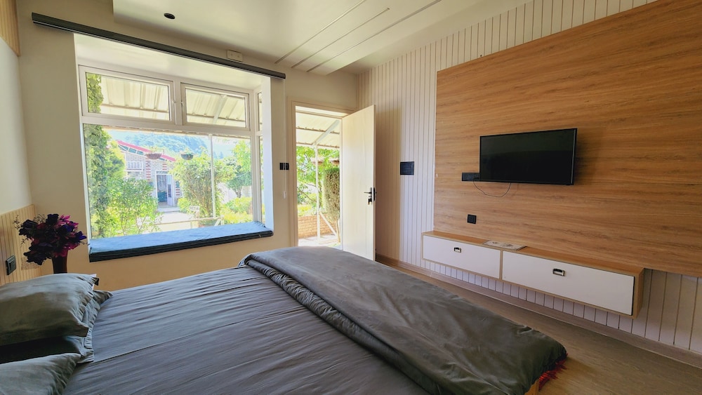 Deluxe Room - Photo 6