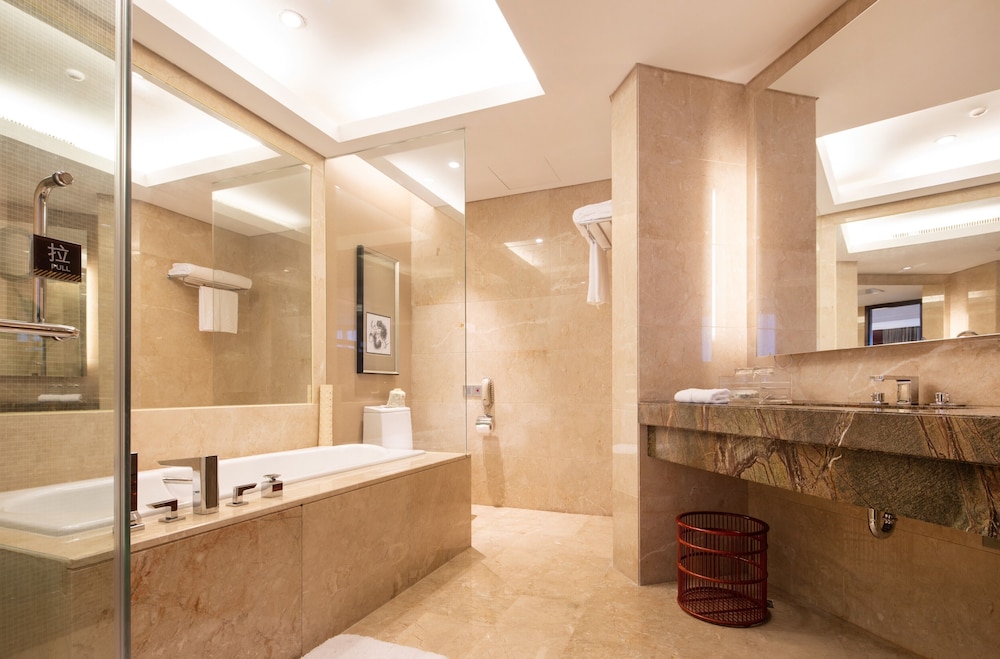Deluxe Suite, Non Smoking - Photo 3