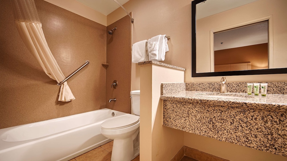 Standard Room, 1 King Bed, Non Smoking, Refrigerator (Small Room) - Photo 2