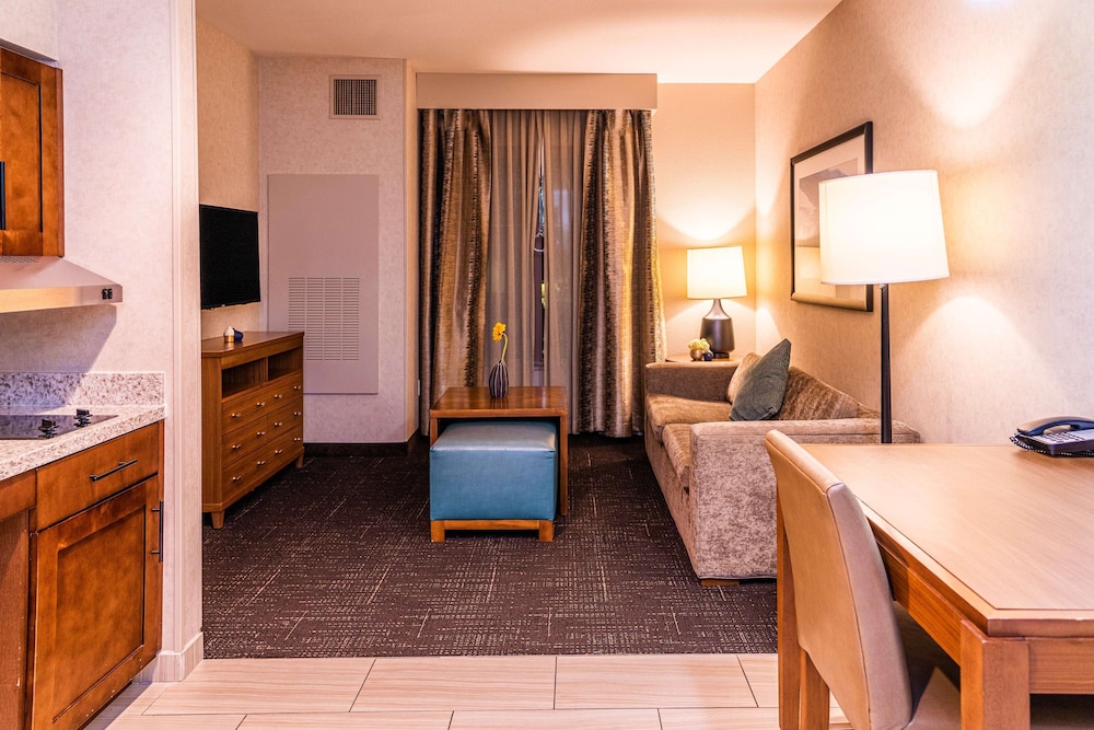 Suite, Multiple Beds (Roll-in Shower) photo 1