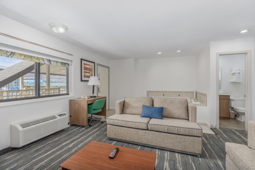 Suite, 1 King Bed, Fireplace, Jetted Tub photo 3