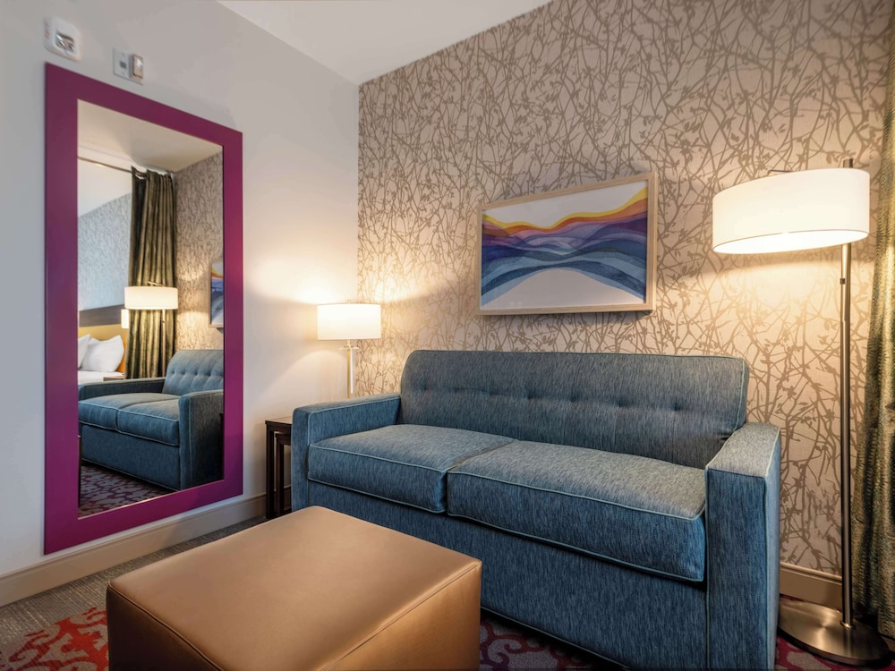 Studio Suite, 1 King Bed, Accessible, Bathtub - Photo 1