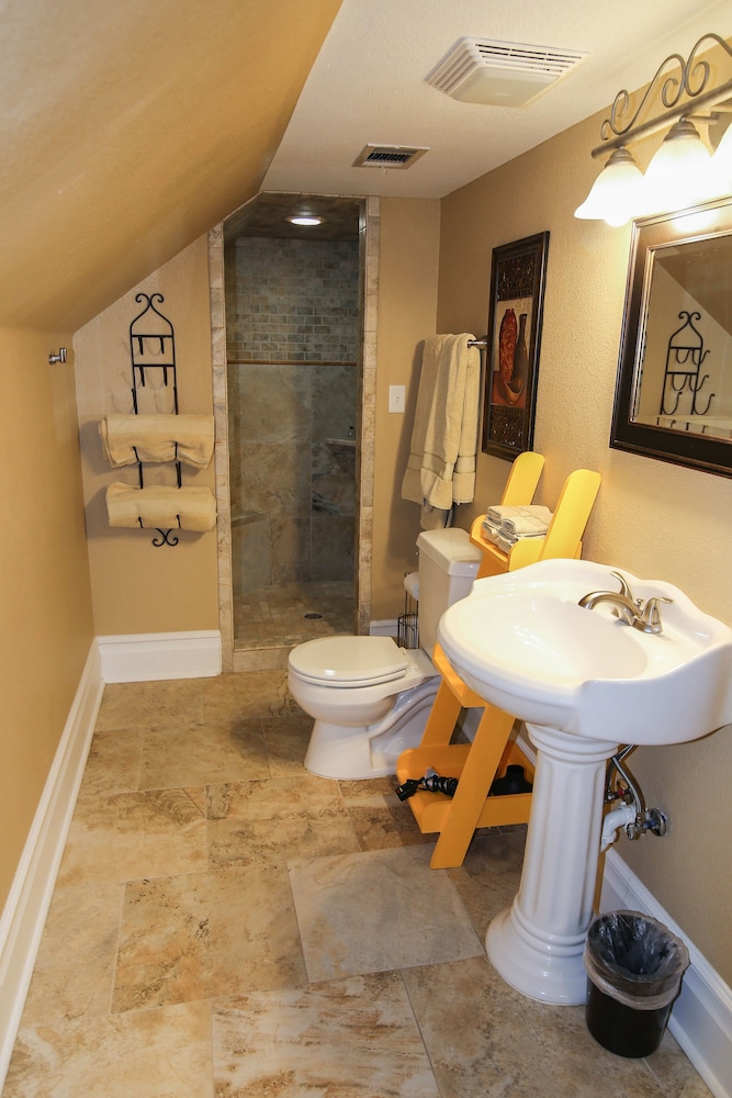 Superior Double Room, Ensuite, Garden View (Sunflower Room) photo 3