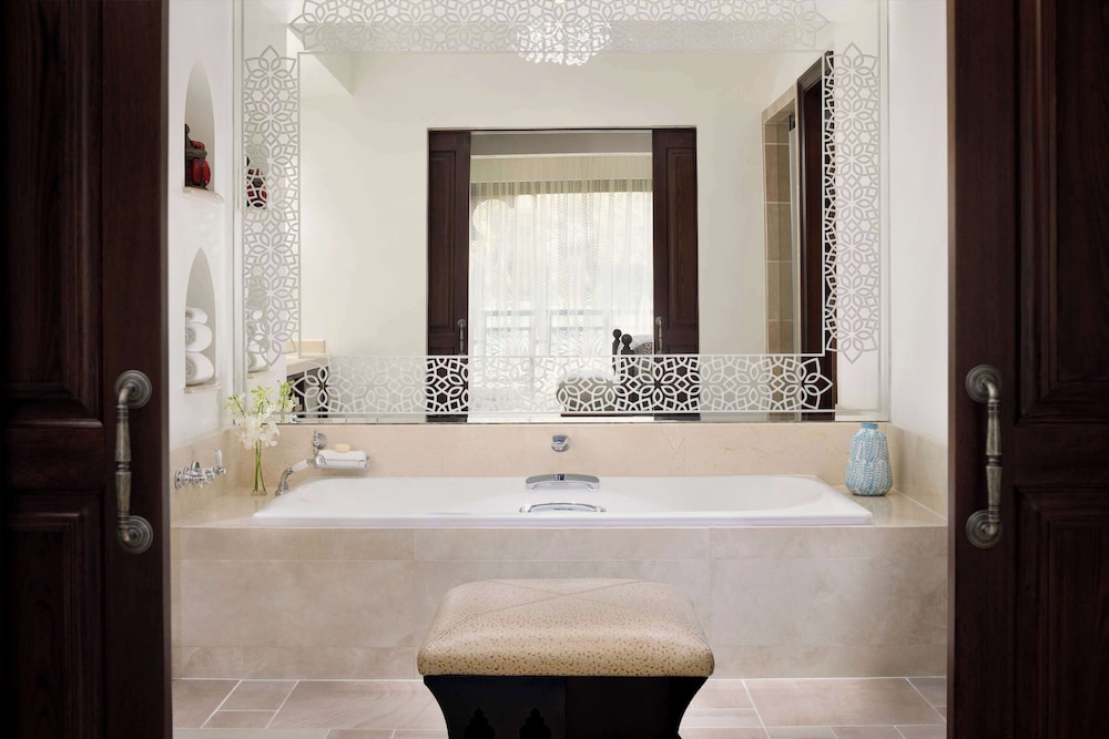 Junior Suite (residence, Uae Resident, With Host)