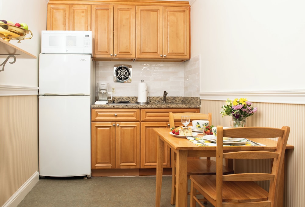 Traditional Apartment (No Pets) - Photo 14