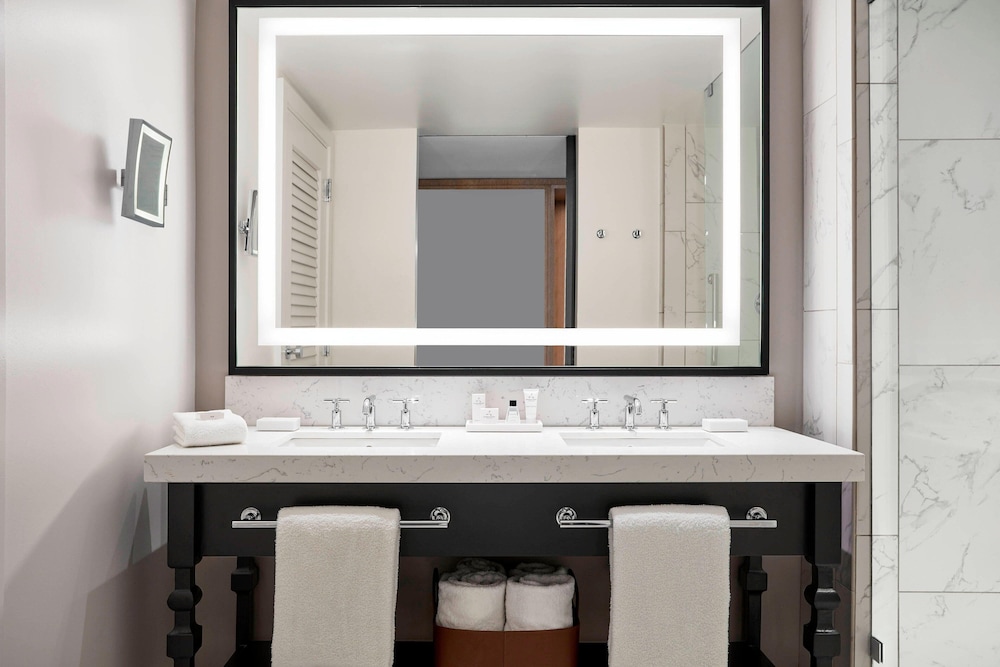 Skyline Executive Suite thumbnail 5