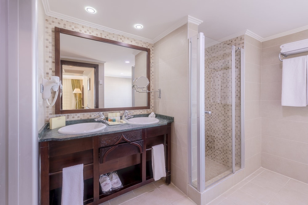 Suite, 1 Bedroom (Seafront) thumbnail 6
