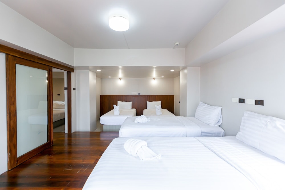 Deluxe Family Suites photo 2