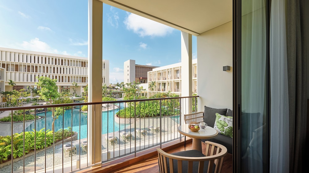 Standard Room, 2 Twin Beds, Pool View - Photo 7