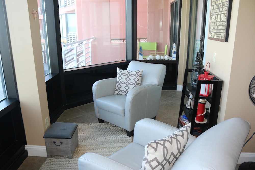 Condo, 2 Bedrooms photo 3