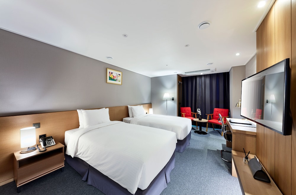Standard Twin Room, 2 Twin Beds - Photo 1