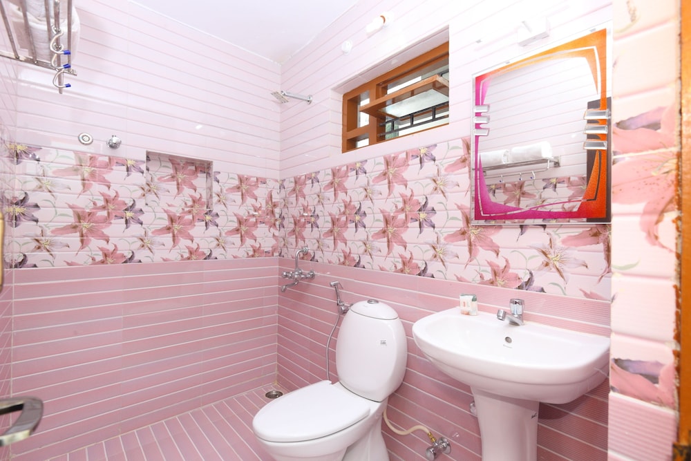 Standard Double Or Twin Room, 1 Double Bed, Private Bathroom photo 2