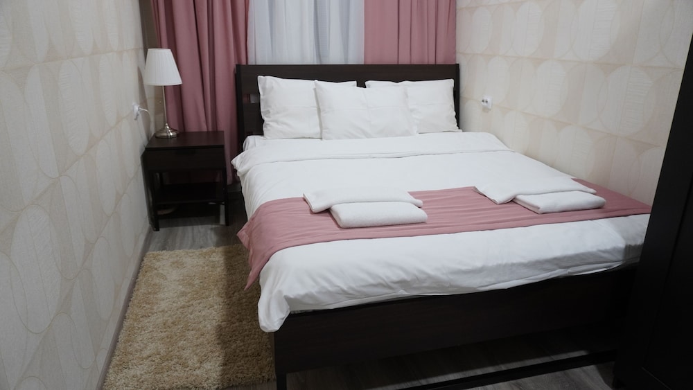 Family Room, 1 Queen Bed With Sofa Bed photo 3