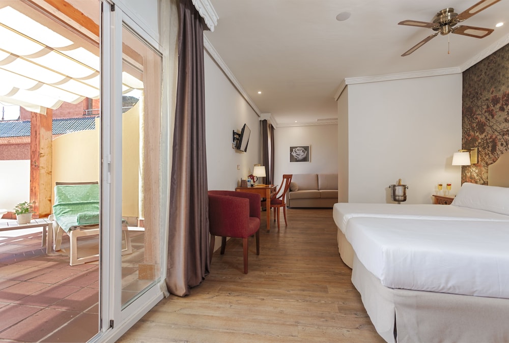 Junior Suite, Partial Ocean View