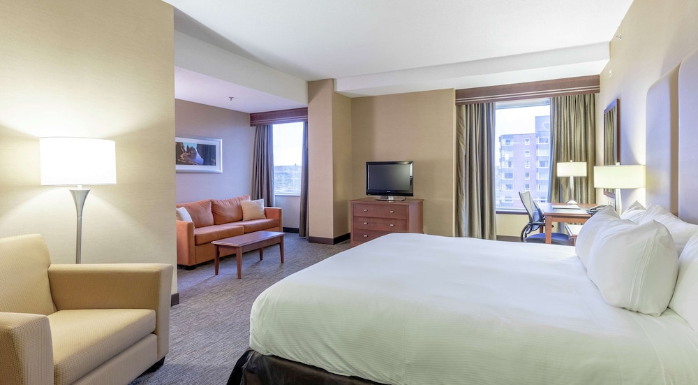 1 KING BED JUNIOR SUITE