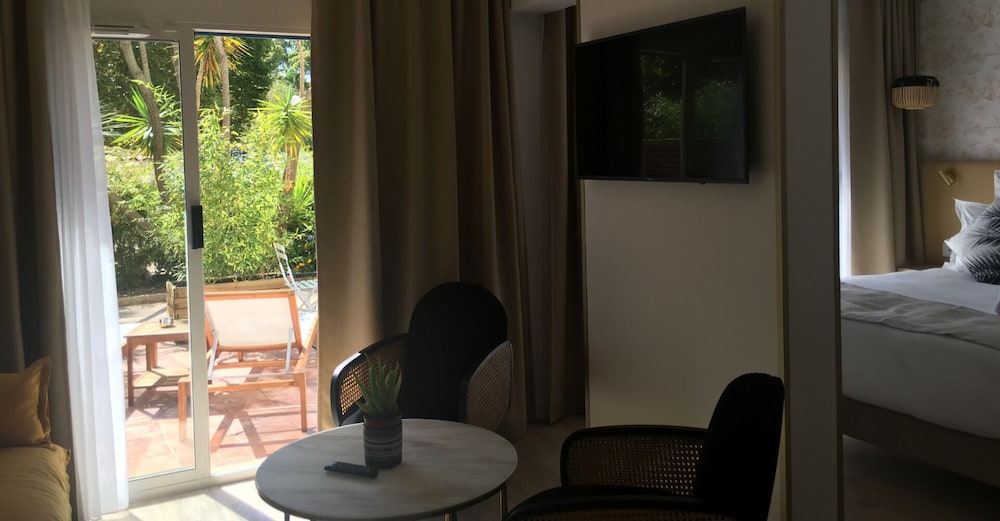 Deluxe Double Room - Photo 3